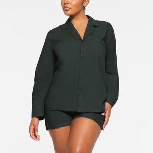 SKIMS Cotton Poplin Button-Up Pajama Shirt in Pine Green